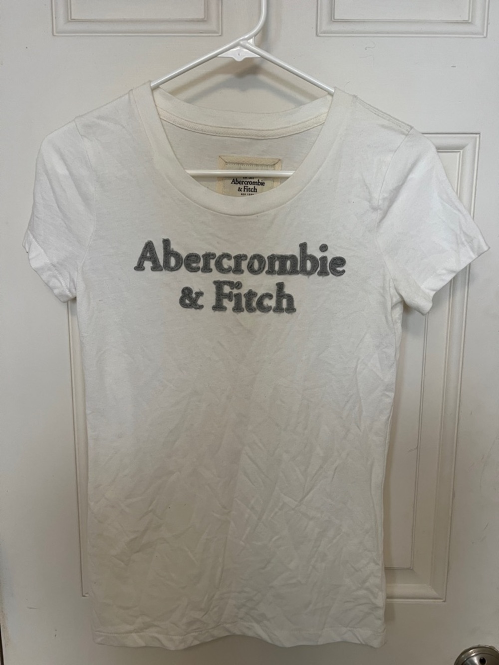 NWT Abercrombie & Fitch White Tee with Gray Raised Logo